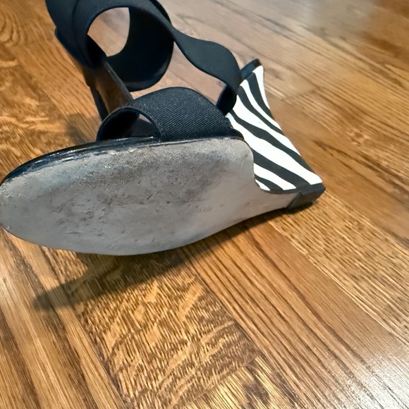 Manolo Blahnik zebra sandals - Picture 4 of 4